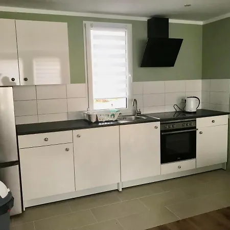 Moderne Mit Terrasse, Pool, Wallbox & Spielplatz In Den Goetzer Bergen - Ideal Fuer Ihren Berlin-besuch Und Auch Fuer Gruppen Bis Zu 40 Personen Geeignet