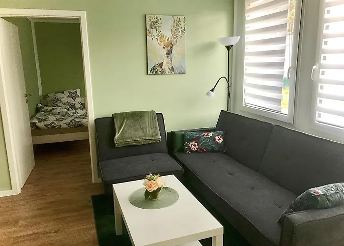 Moderne Mit Terrasse, Pool, Wallbox & Spielplatz In Den Goetzer Bergen - Ideal Fuer Ihren Berlin-besuch Und Auch Fuer Gruppen Bis Zu 40 Personen Geeignet Groß Kreutz