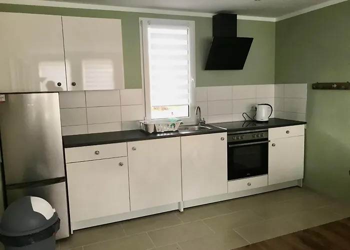 Moderne Mit Terrasse, Pool, Wallbox & Spielplatz In Den Goetzer Bergen - Ideal Fuer Ihren Berlin-besuch Und Auch Fuer Gruppen Bis Zu 40 Personen Geeignet