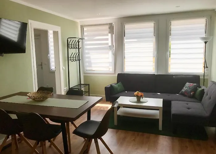 Moderne Mit Terrasse, Pool, Wallbox & Spielplatz In Den Goetzer Bergen - Ideal Fuer Ihren Berlin-besuch Und Auch Fuer Gruppen Bis Zu 40 Personen Geeignet * Groß Kreutz